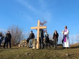 Tisuće koraka do vrha Gradca: Emotivna korizmena pobožnost na Uzdolskoj kalvariji dirnula vjernike