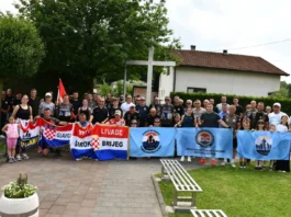 TUGA KOJA NE BLIJEDI: Stotine sudionika trčale 37 kilometara u čast majkama i osmero viteške djece